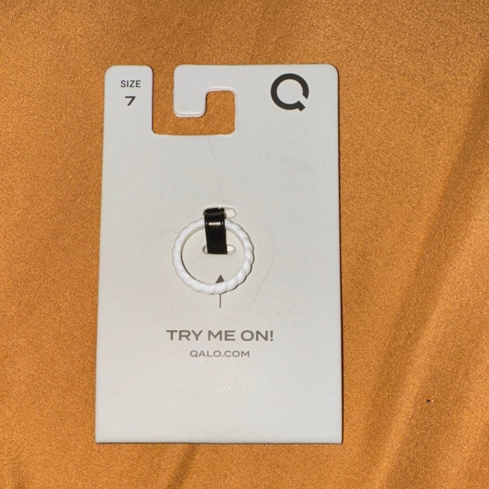 QALO White Silicone Ring Women’s Size 7 Active Life Jewelry Yoga Gym Stand In